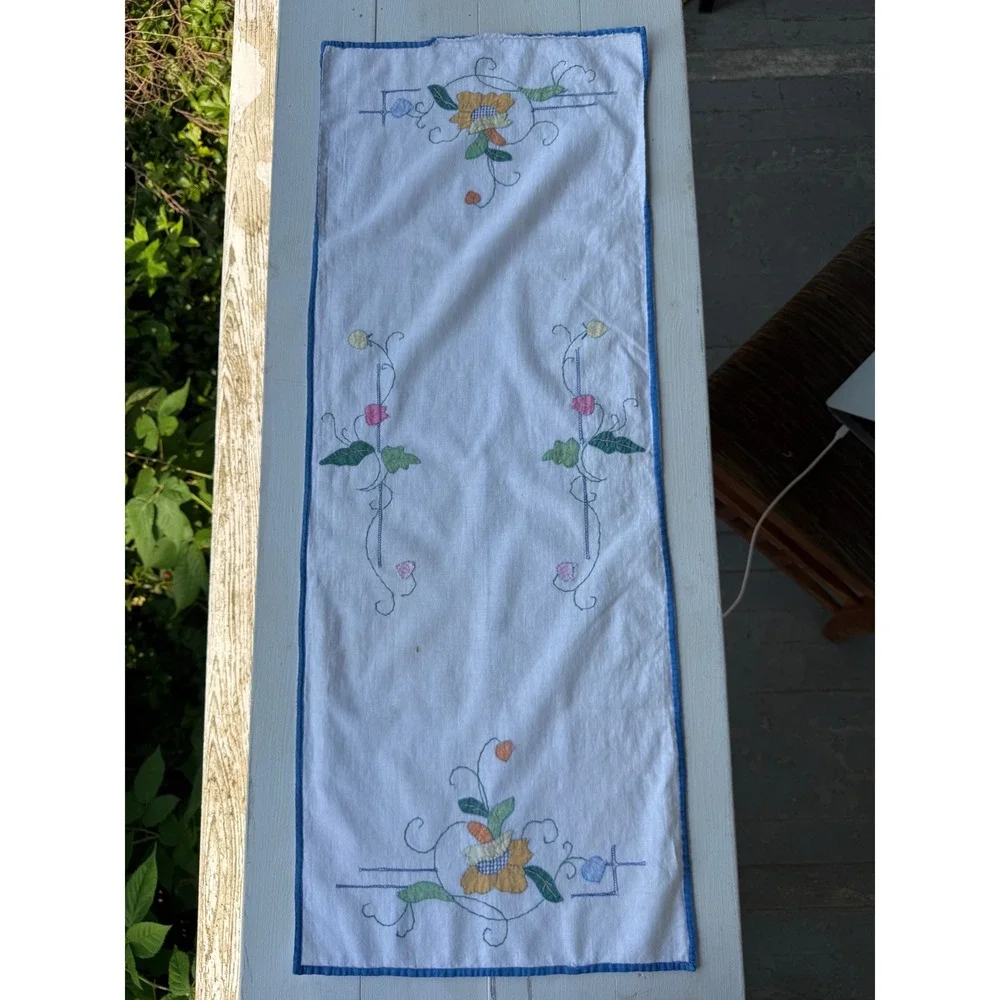 Vintage Hand Embroidered Floral Linen Table Runner Dresser Scarf Set White Tan